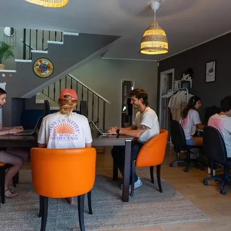 Pensionat Banama Coliving & Coworking, Surf & Yoga - Casa Roja *