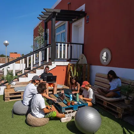 Banama Coliving & Coworking, Surf & Yoga - Casa Roja Pensionat Corralejo
