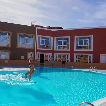 Banama Coliving & Coworking, Surf & Yoga - Casa Roja Pensionat