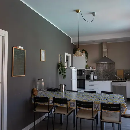 Banama Coliving & Coworking, Surf & Yoga - Casa Roja Pensionat