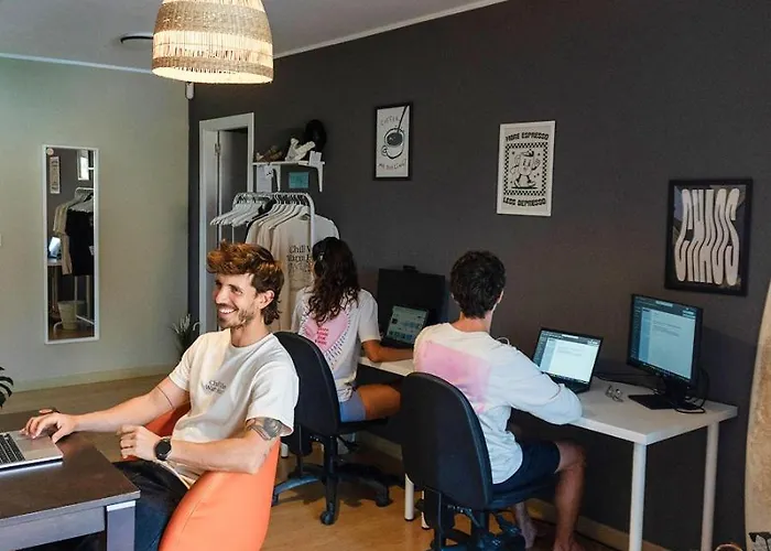 Banama Surfhouse - Coliving Coworking & Yoga بيت ضيافة *