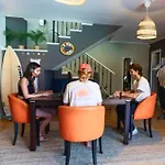 Banama Surfhouse - Coliving Coworking & Yoga Affittacamere