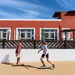 Banama Surfhouse - Coliving Coworking & Yoga 코라레호