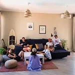 Banama Surfhouse - Coliving Coworking & Yoga Affittacamere