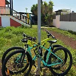 Banama Surfhouse - Coliving Coworking & Yoga * Corralejo