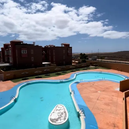 Banama Coliving & Coworking, Surf & Yoga - Casa Roja Pensión Corralejo