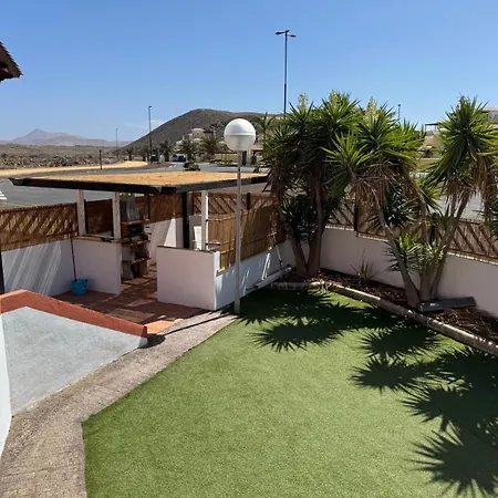 Banama Coliving & Coworking, Surf & Yoga - Casa Roja Pensión