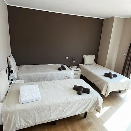 Banama Coliving & Coworking, Surf & Yoga - Casa Roja Pensión Corralejo
