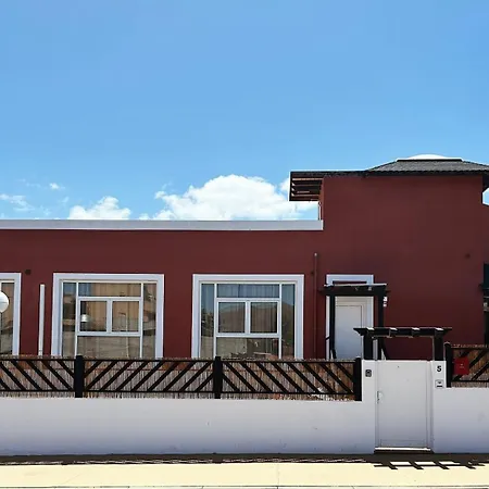 Pensión Banama Coliving & Coworking, Surf & Yoga - Casa Roja
