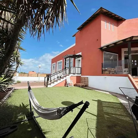 Pensión Banama Coliving & Coworking, Surf & Yoga - Casa Roja *