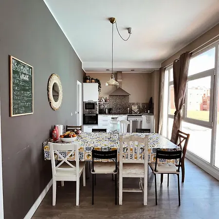 Pensión Banama Coliving & Coworking, Surf & Yoga - Casa Roja