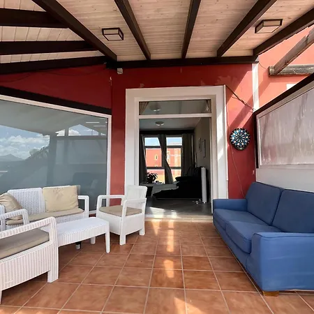 Banama Coliving & Coworking, Surf & Yoga - Casa Roja Pensión