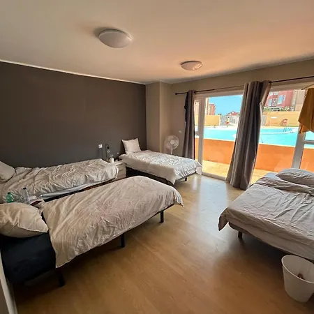Pensión Banama Coliving & Coworking, Surf & Yoga - Casa Roja *