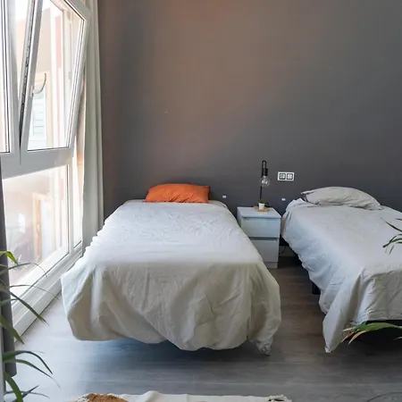 Pensión Banama Coliving & Coworking, Surf & Yoga - Casa Roja