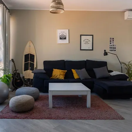 Banama Surfhouse - Coliving Coworking & Yoga 게스트하우스 *