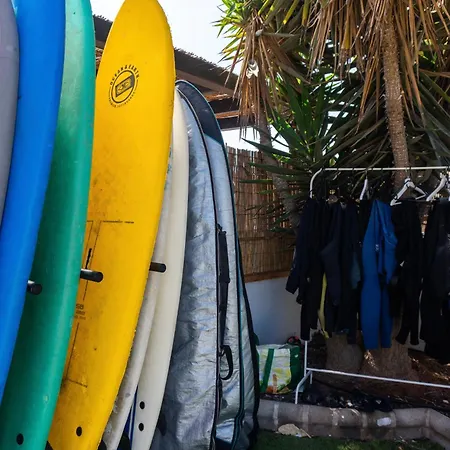 Πανσιόν Banama Coliving & Coworking, Surf & Yoga - Casa Roja *