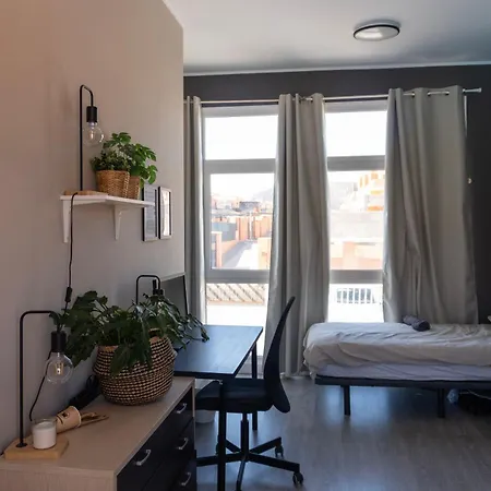Pensión Banama Coliving & Coworking, Surf & Yoga - Casa Roja