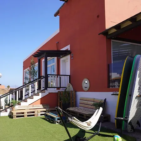 Banama Coliving & Coworking, Surf & Yoga - Casa Roja Πανσιόν