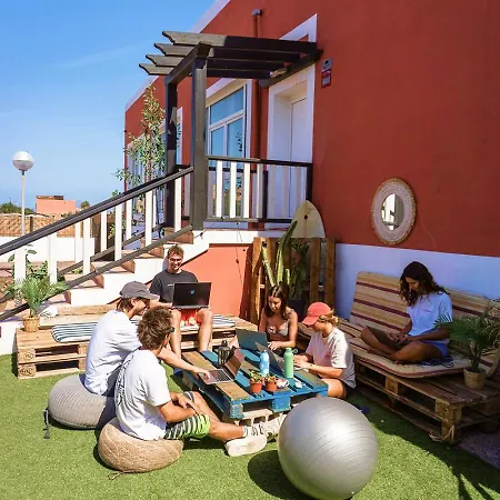 Banama Surfhouse - Coliving Coworking & Yoga Gasthuis