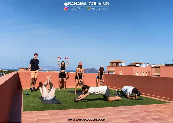 Banama Surfhouse - Coliving Coworking & Yoga Pensión *