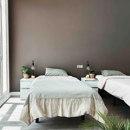 Banama Coliving & Coworking, Surf & Yoga - Casa Roja *