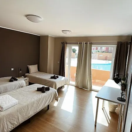 Banama Coliving & Coworking, Surf & Yoga - Casa Roja *