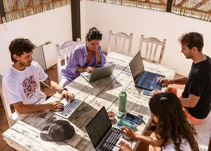 בית הארחה Banama Surfhouse - Coliving Coworking & Yoga