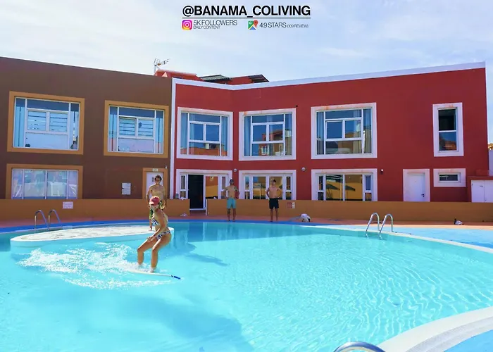 בית הארחה Banama Surfhouse - Coliving Coworking & Yoga קורלחו